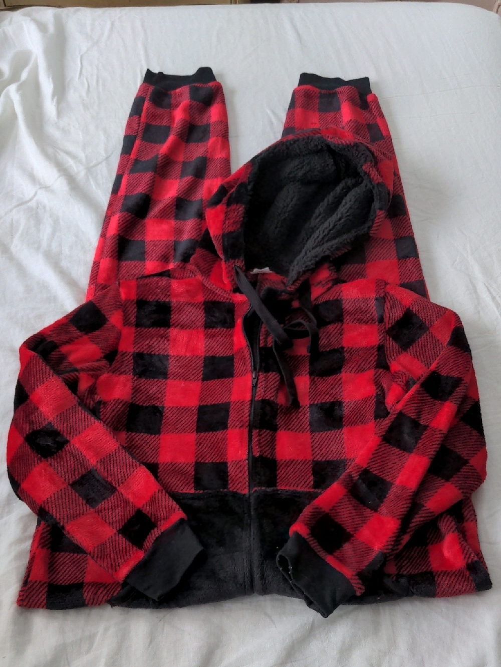 Buffalo Plaid Union Suit Velvet Fuzzy Pajamas/Loungewear Size Medium